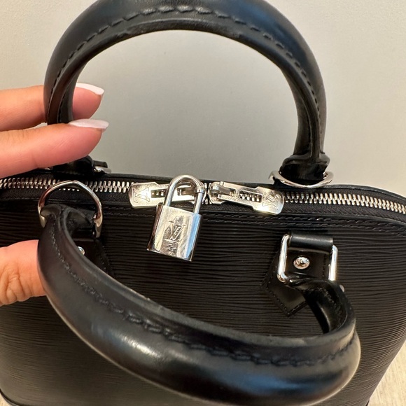 Louis Vuitton Alma PM - Picture 6 of 15